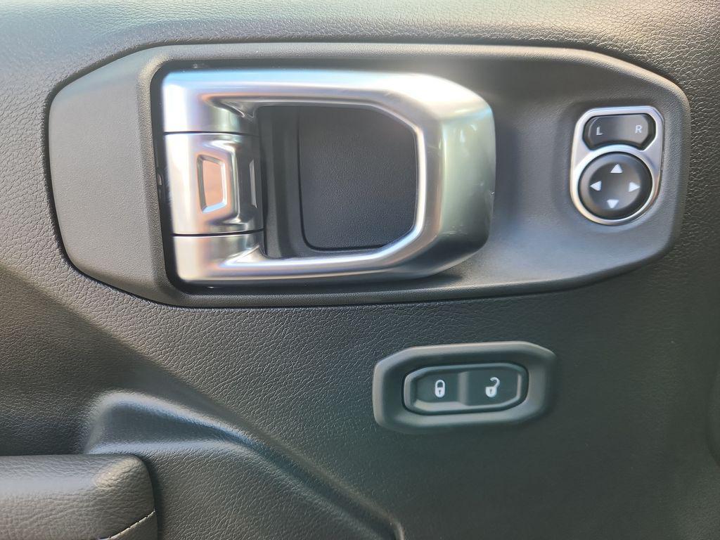 new 2025 Jeep Wrangler car, priced at $47,988