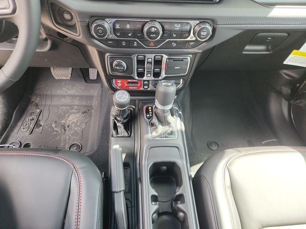new 2025 Jeep Wrangler car, priced at $71,090