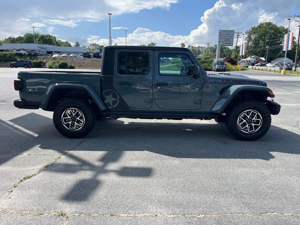 new 2025 Jeep Gladiator car, priced at $58,046