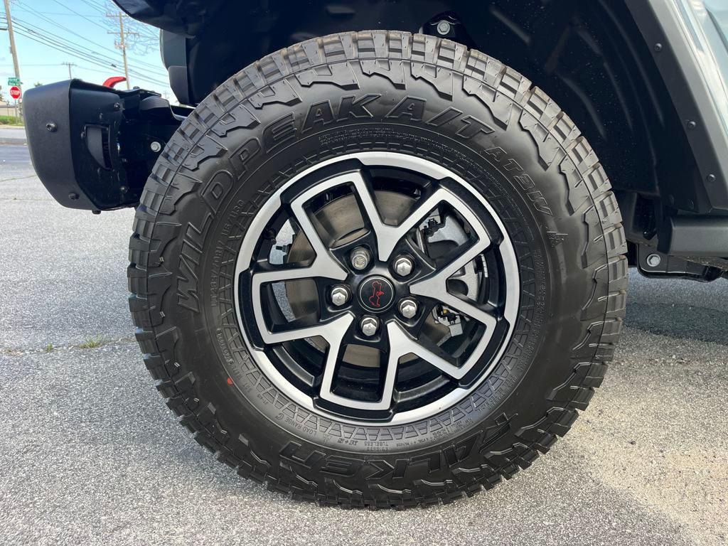 new 2025 Jeep Gladiator car, priced at $58,046