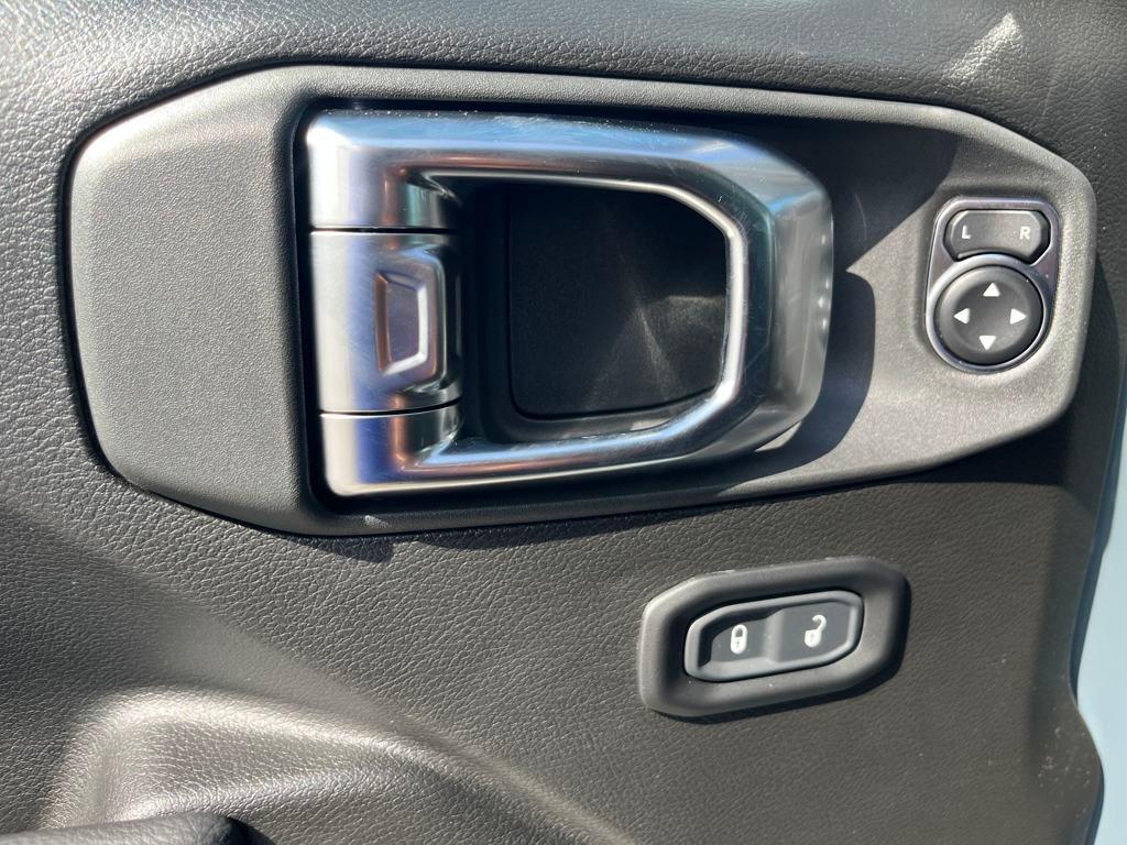 new 2025 Jeep Gladiator car, priced at $58,046