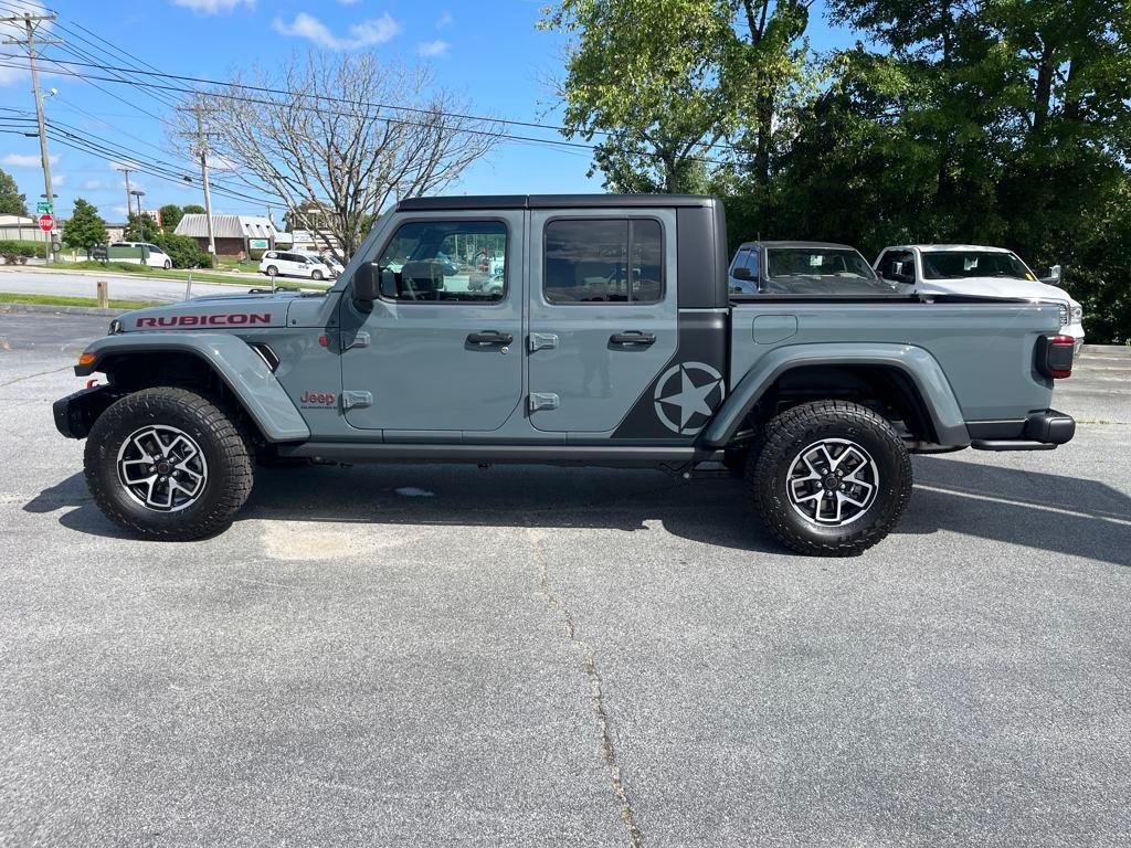 new 2025 Jeep Gladiator car, priced at $58,046