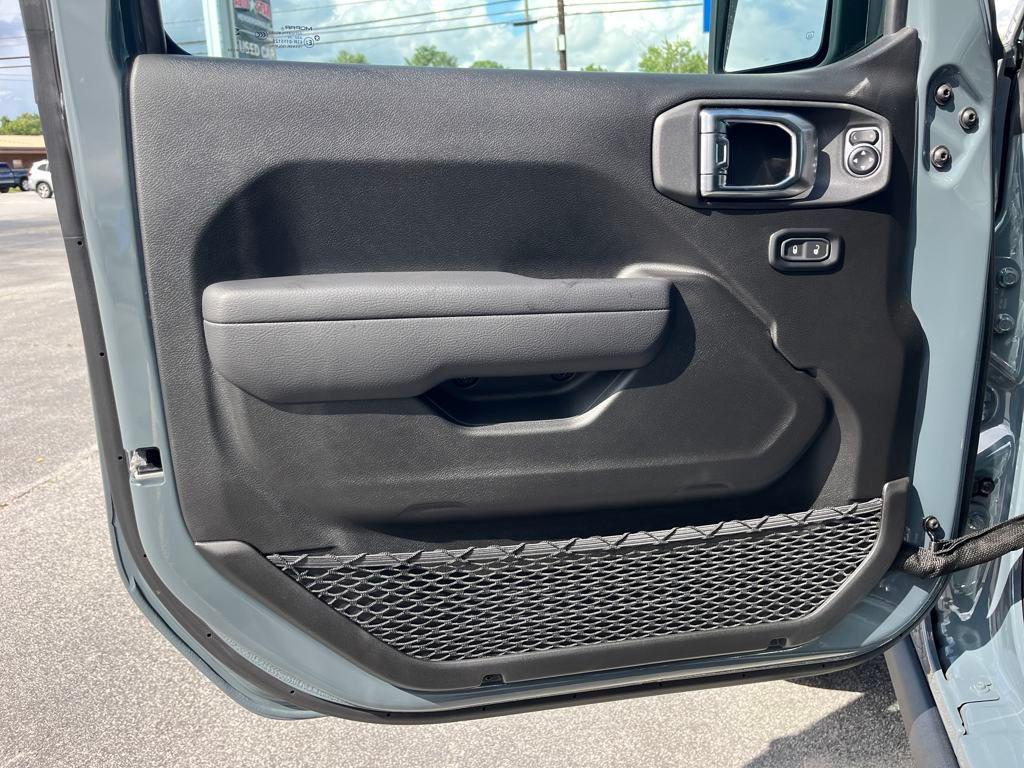 new 2025 Jeep Gladiator car, priced at $58,046