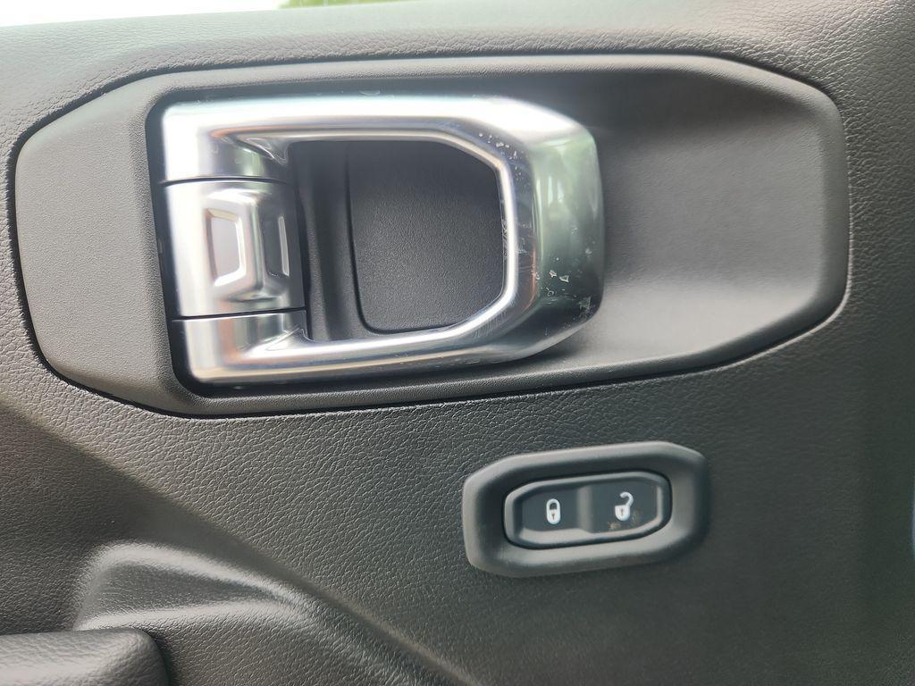 new 2025 Jeep Wrangler car, priced at $41,558