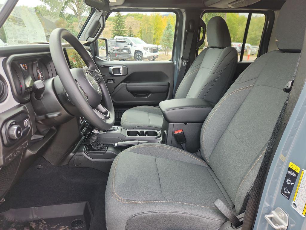new 2025 Jeep Wrangler car, priced at $41,558