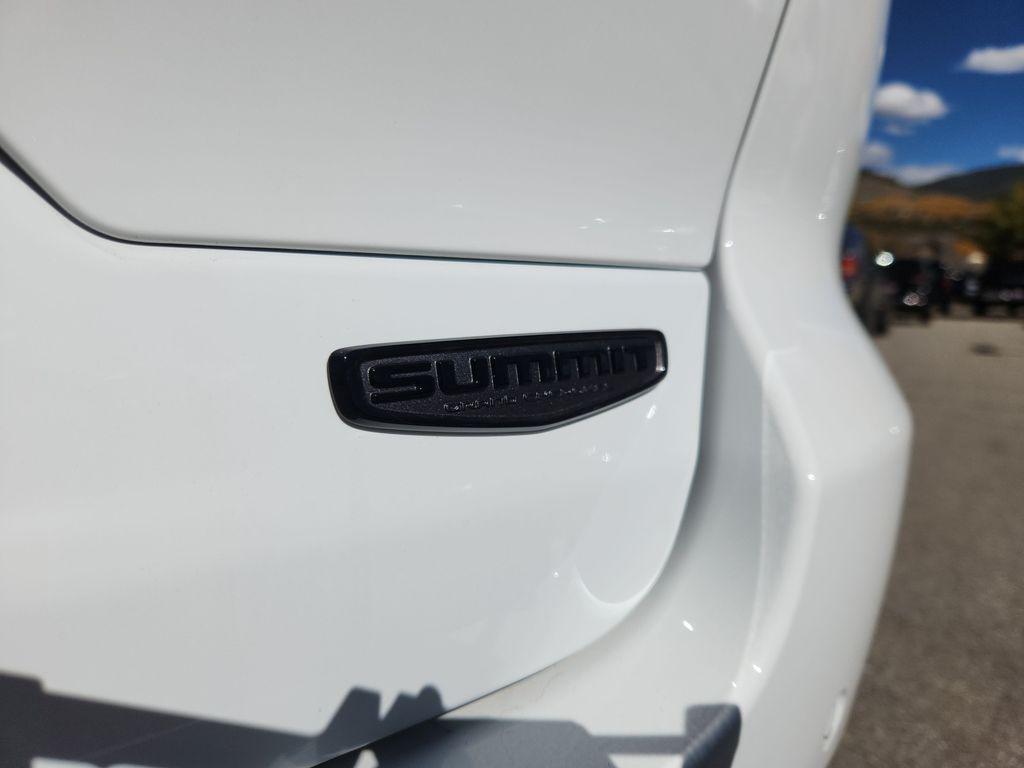 new 2025 Jeep Grand Cherokee car, priced at $66,758