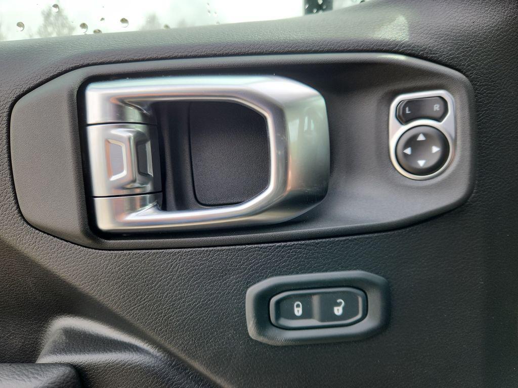 new 2025 Jeep Gladiator car, priced at $40,555