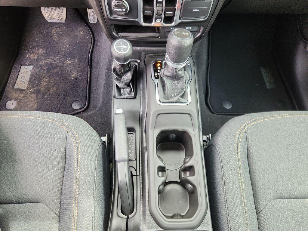 new 2025 Jeep Gladiator car, priced at $40,555