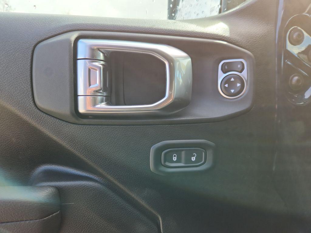 new 2025 Jeep Gladiator car, priced at $40,825