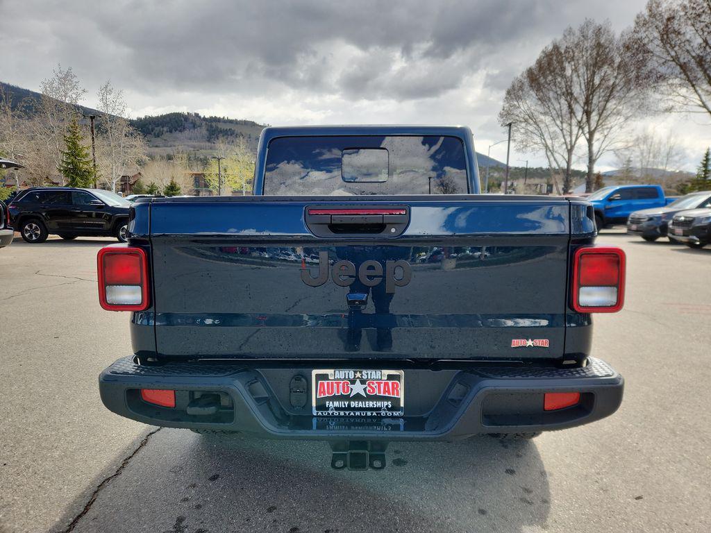 new 2025 Jeep Gladiator car, priced at $40,825
