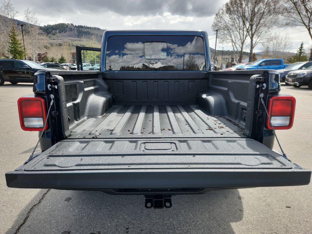new 2025 Jeep Gladiator car, priced at $40,825