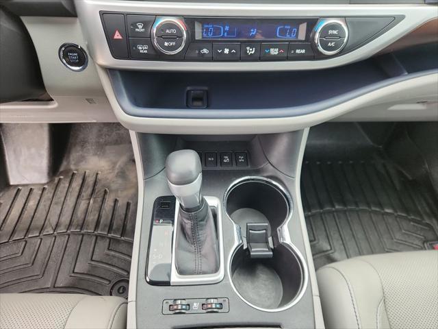 used 2014 Toyota Highlander car, priced at $22,999