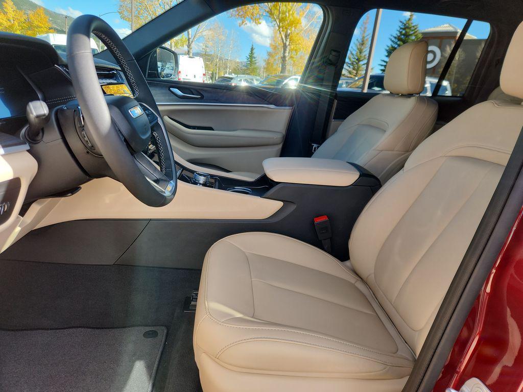 new 2025 Jeep Grand Cherokee car, priced at $43,309