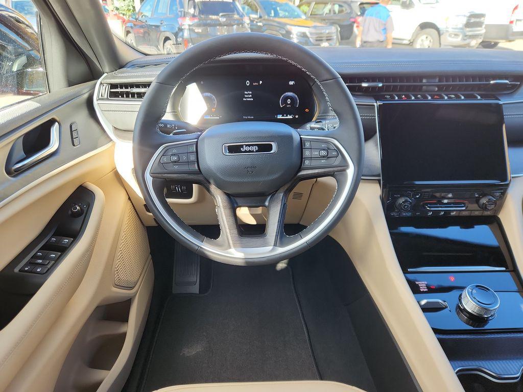 new 2025 Jeep Grand Cherokee car, priced at $43,309