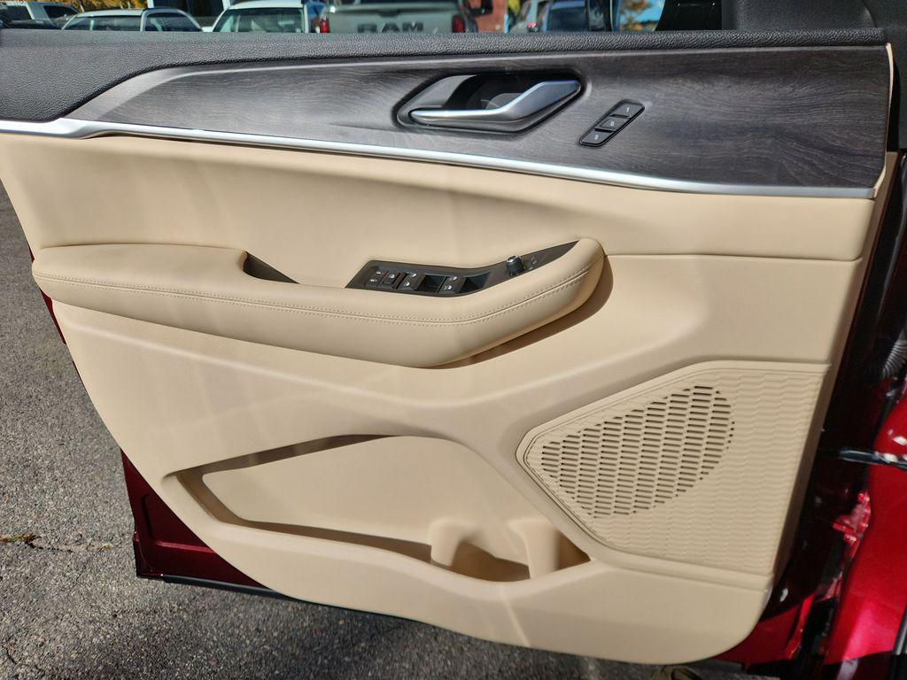 new 2025 Jeep Grand Cherokee car, priced at $43,309