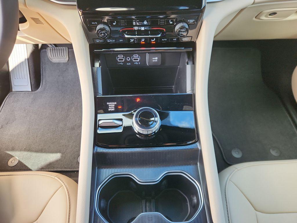 new 2025 Jeep Grand Cherokee car, priced at $43,309