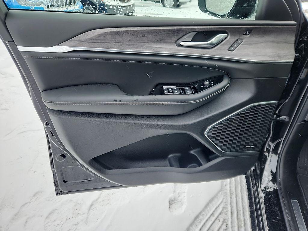 new 2025 Jeep Grand Cherokee L car, priced at $61,411