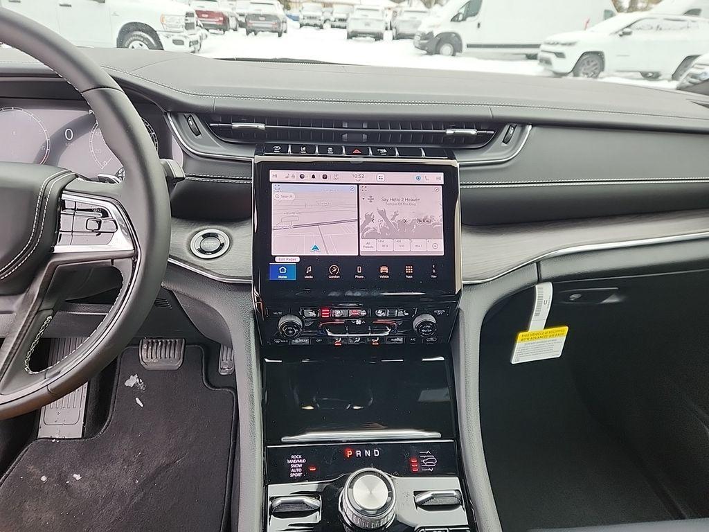 new 2025 Jeep Grand Cherokee L car, priced at $61,411