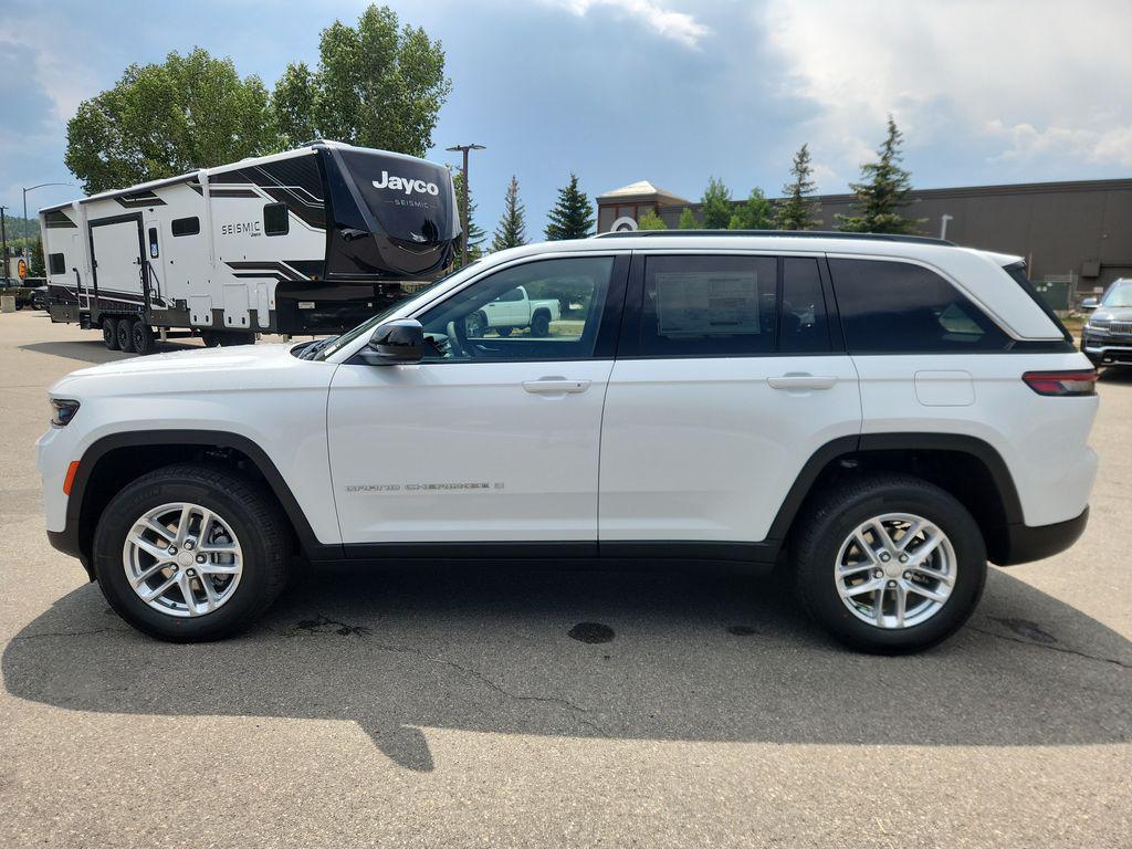 new 2025 Jeep Grand Cherokee car, priced at $40,687