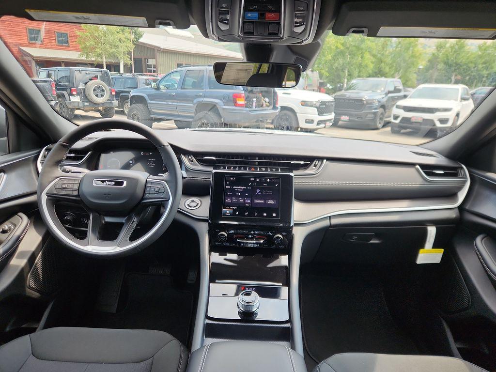 new 2025 Jeep Grand Cherokee car, priced at $40,687