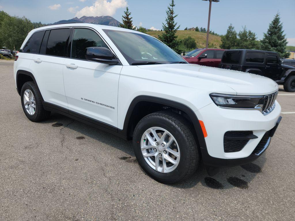 new 2025 Jeep Grand Cherokee car, priced at $40,687