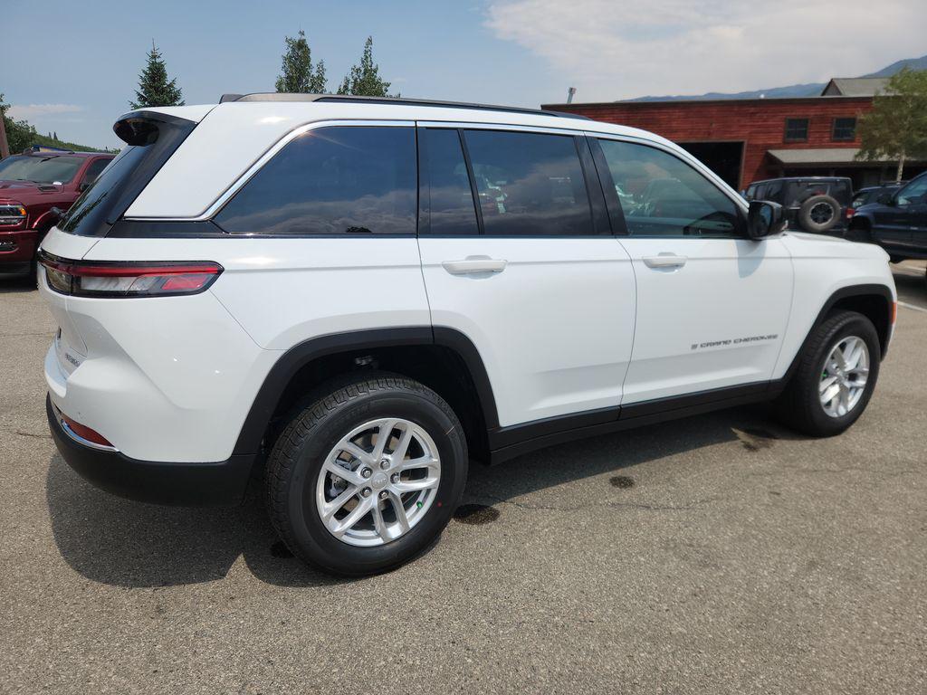 new 2025 Jeep Grand Cherokee car, priced at $40,687