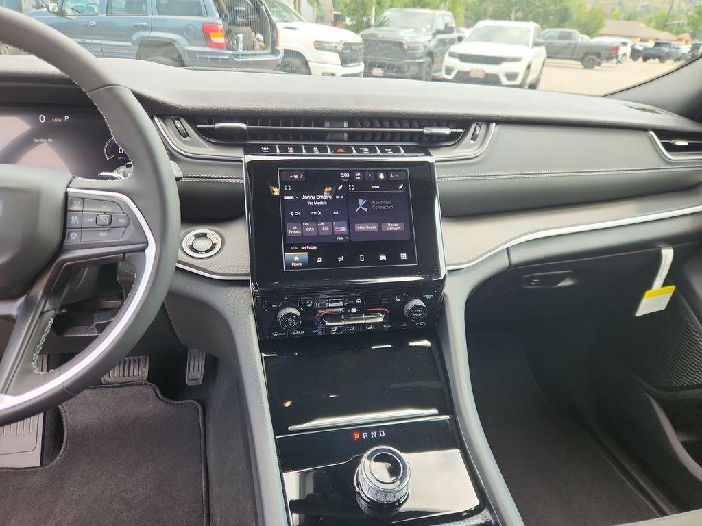 new 2025 Jeep Grand Cherokee car, priced at $40,687
