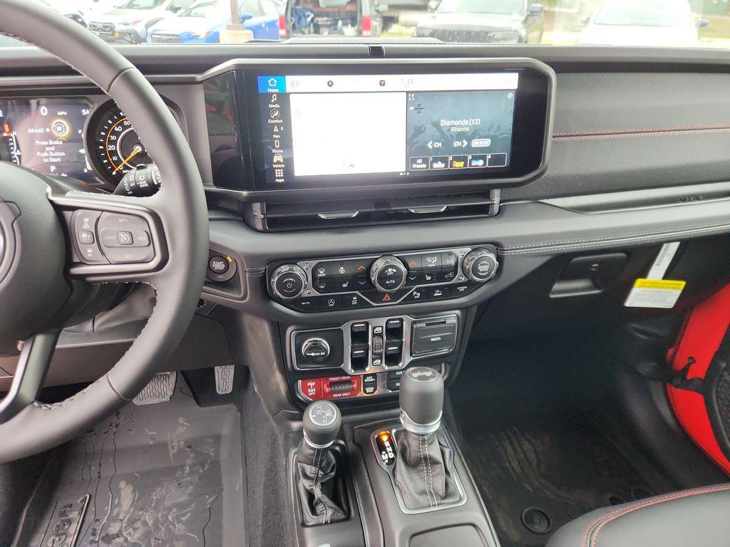 new 2025 Jeep Wrangler car, priced at $70,532