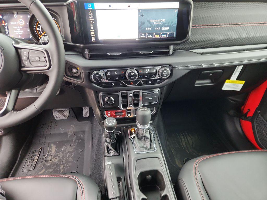 new 2025 Jeep Wrangler car, priced at $70,532