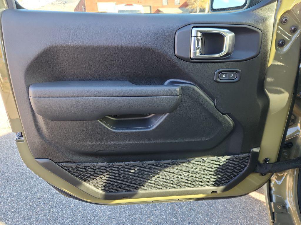 new 2025 Jeep Gladiator car, priced at $42,297