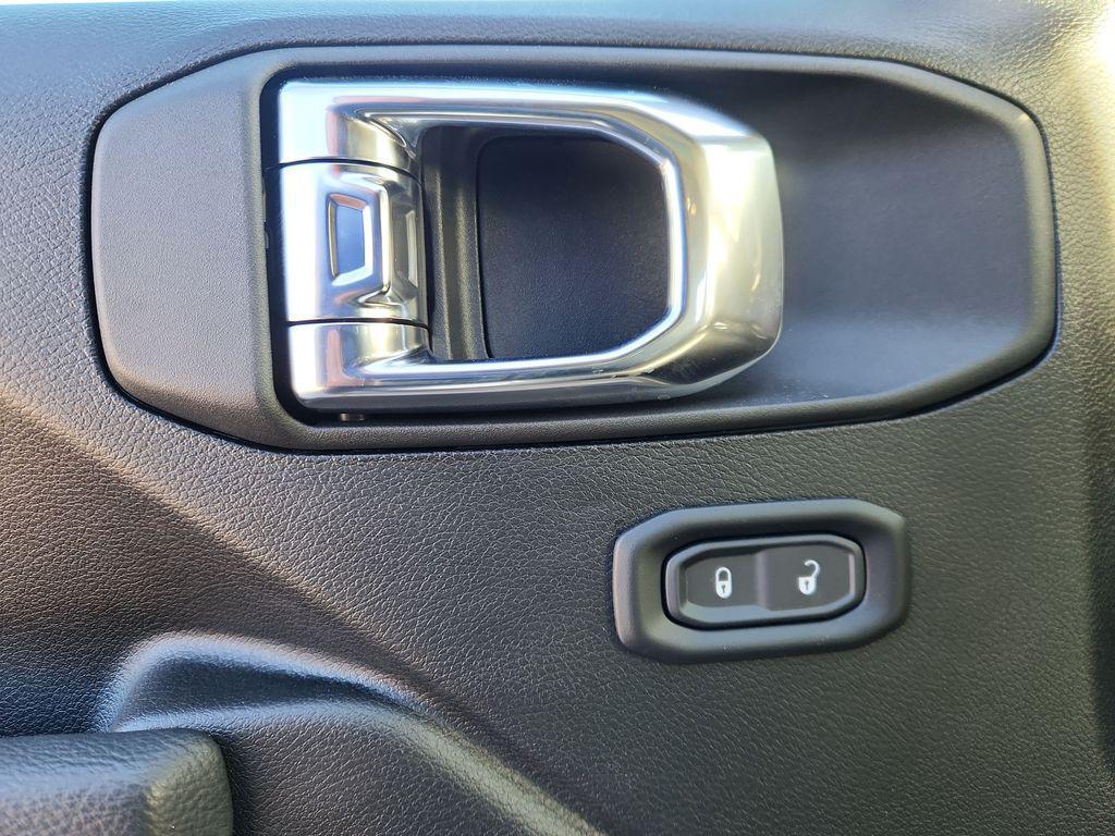 new 2025 Jeep Gladiator car, priced at $42,297