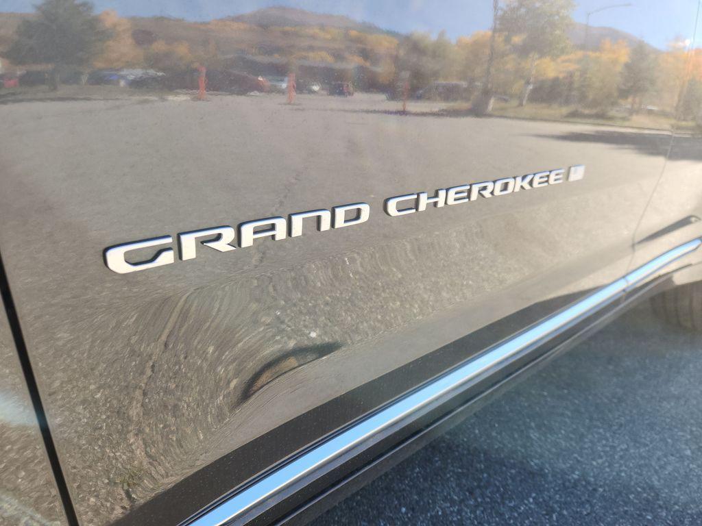 new 2025 Jeep Grand Cherokee car, priced at $59,875