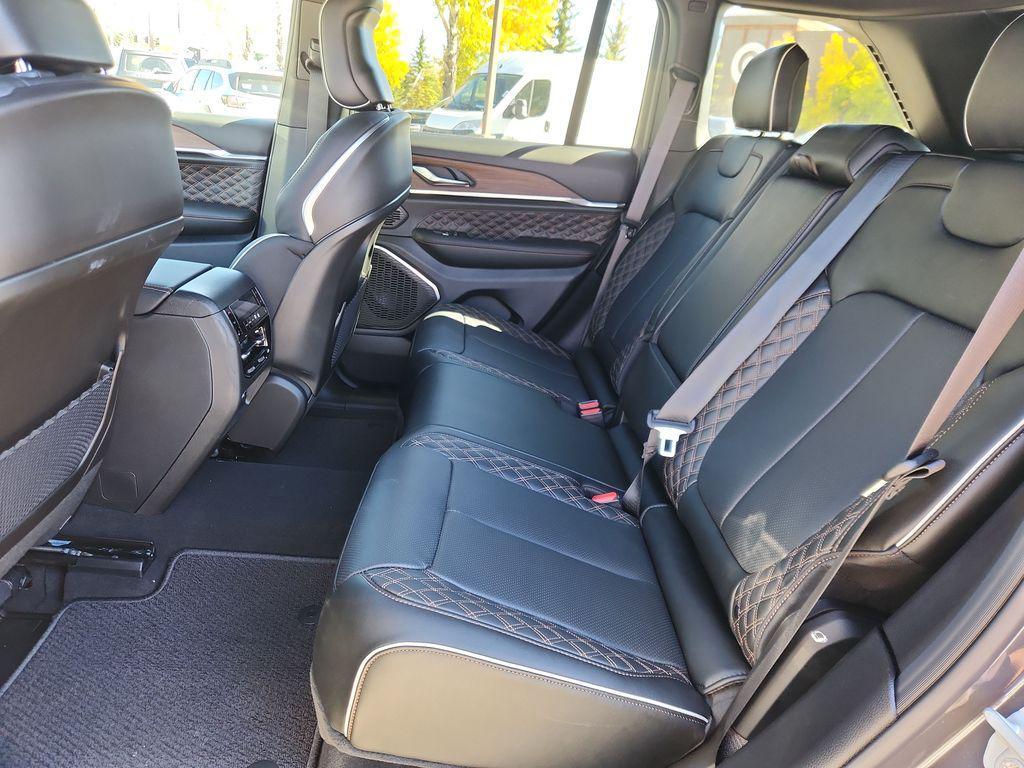 new 2025 Jeep Grand Cherokee car, priced at $59,875