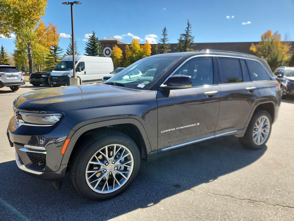 new 2025 Jeep Grand Cherokee car, priced at $59,875