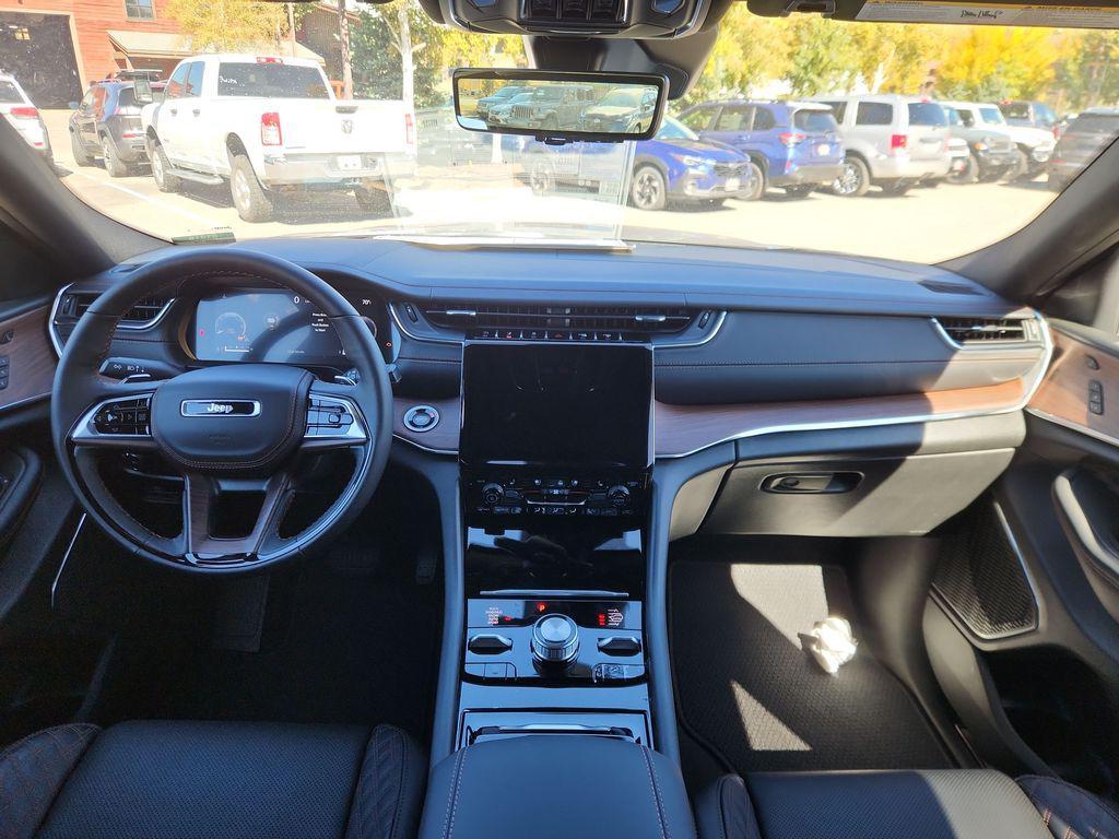 new 2025 Jeep Grand Cherokee car, priced at $59,875