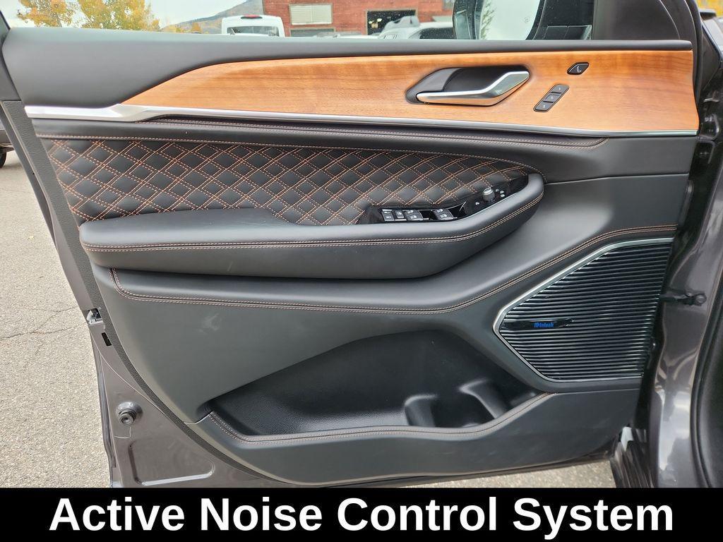 used 2022 Jeep Grand Cherokee car, priced at $46,999