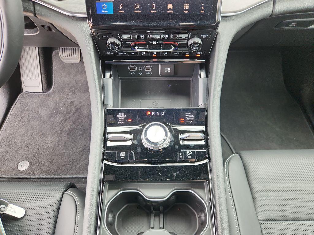 new 2025 Jeep Grand Cherokee L car, priced at $62,286