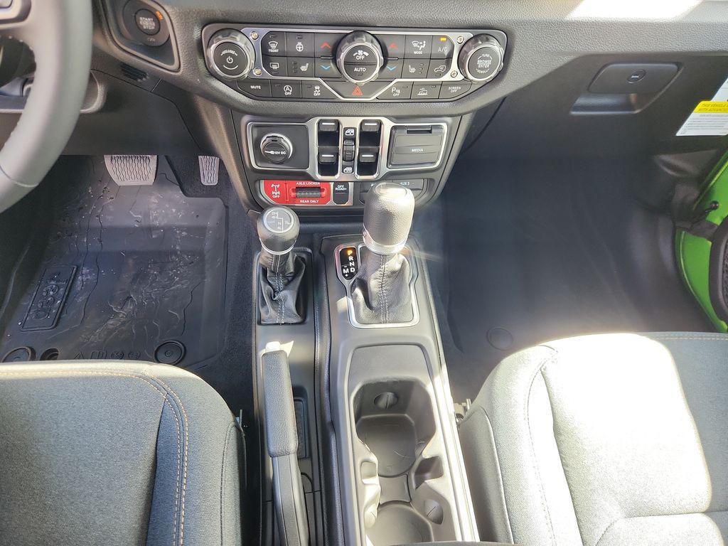 new 2025 Jeep Wrangler car, priced at $52,321