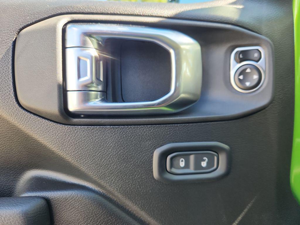 new 2025 Jeep Wrangler car, priced at $52,321