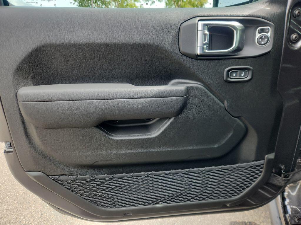 new 2025 Jeep Gladiator car, priced at $49,044
