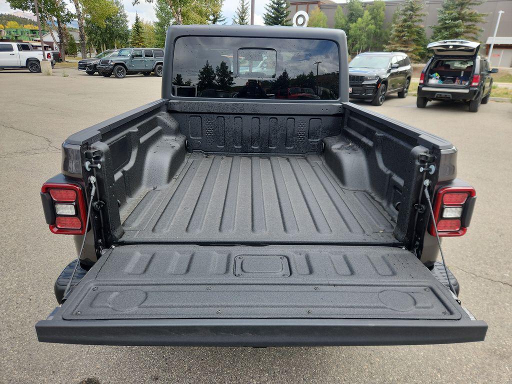 new 2025 Jeep Gladiator car, priced at $49,044