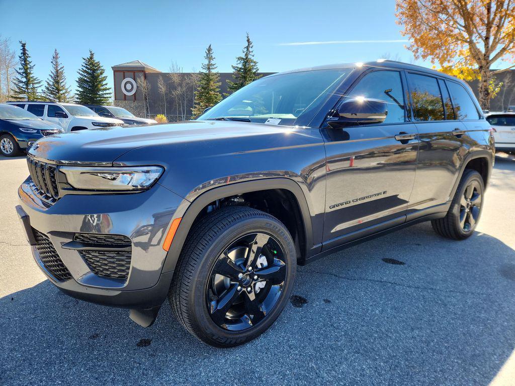 new 2025 Jeep Grand Cherokee car, priced at $43,630