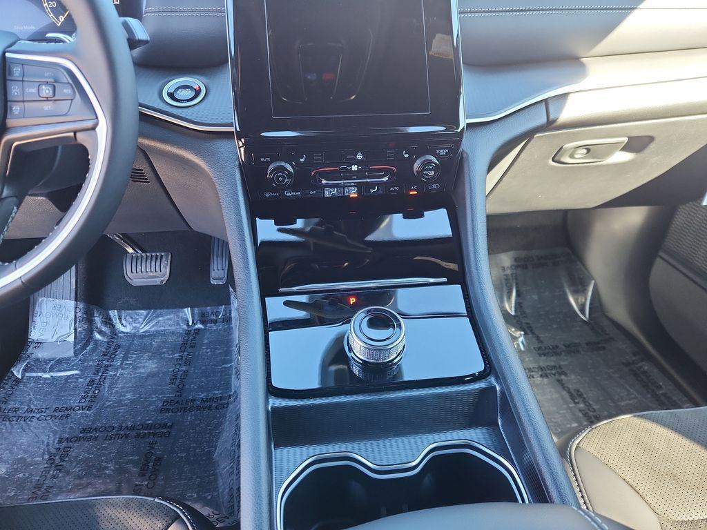 new 2025 Jeep Grand Cherokee car, priced at $43,630