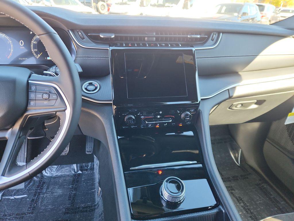 new 2025 Jeep Grand Cherokee car, priced at $43,630