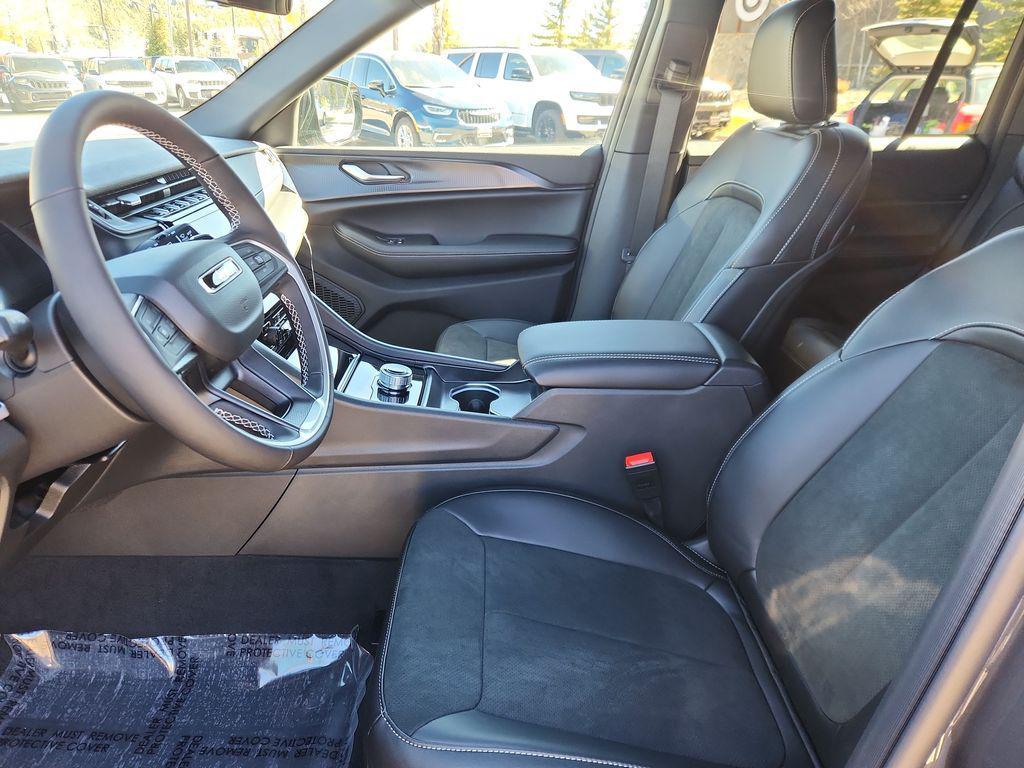 new 2025 Jeep Grand Cherokee car, priced at $43,630