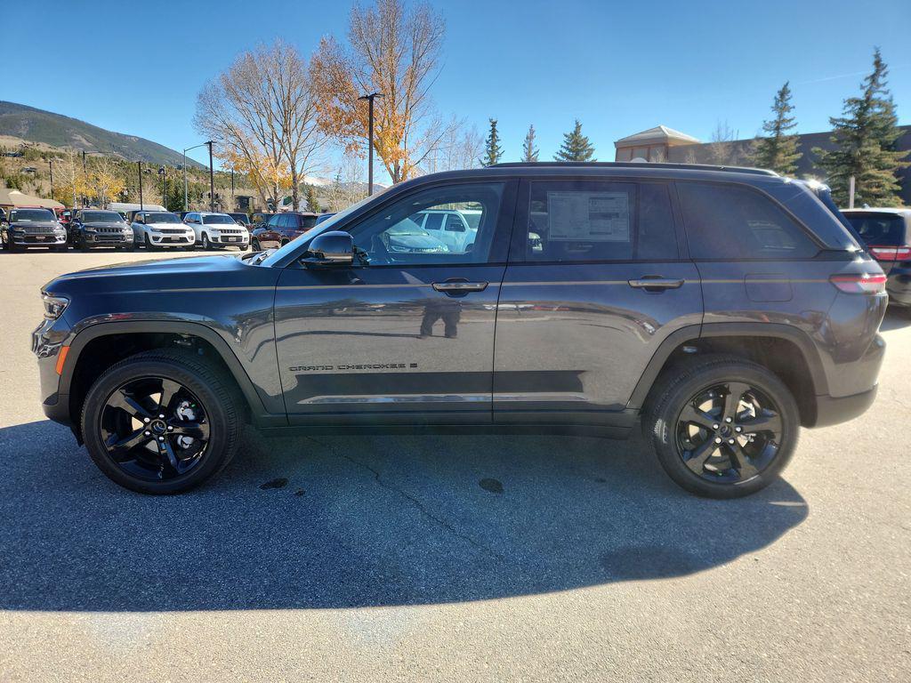 new 2025 Jeep Grand Cherokee car, priced at $43,630