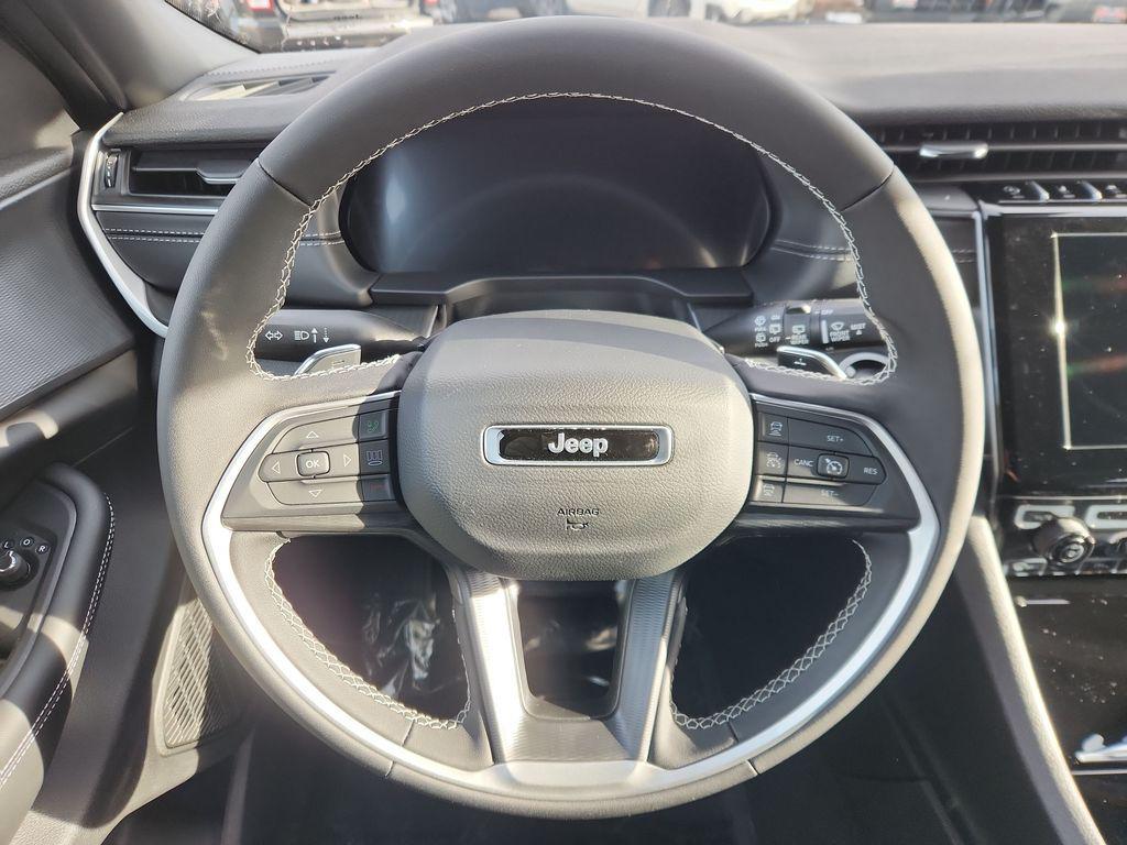 new 2025 Jeep Grand Cherokee car, priced at $38,910