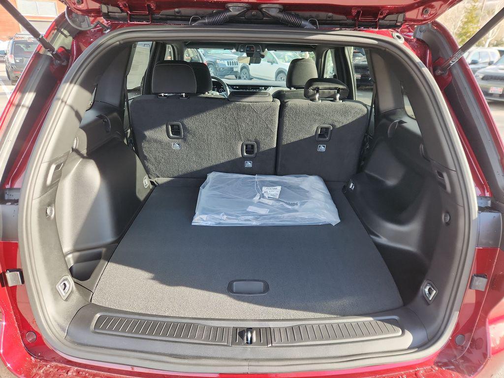 new 2025 Jeep Grand Cherokee car, priced at $38,910