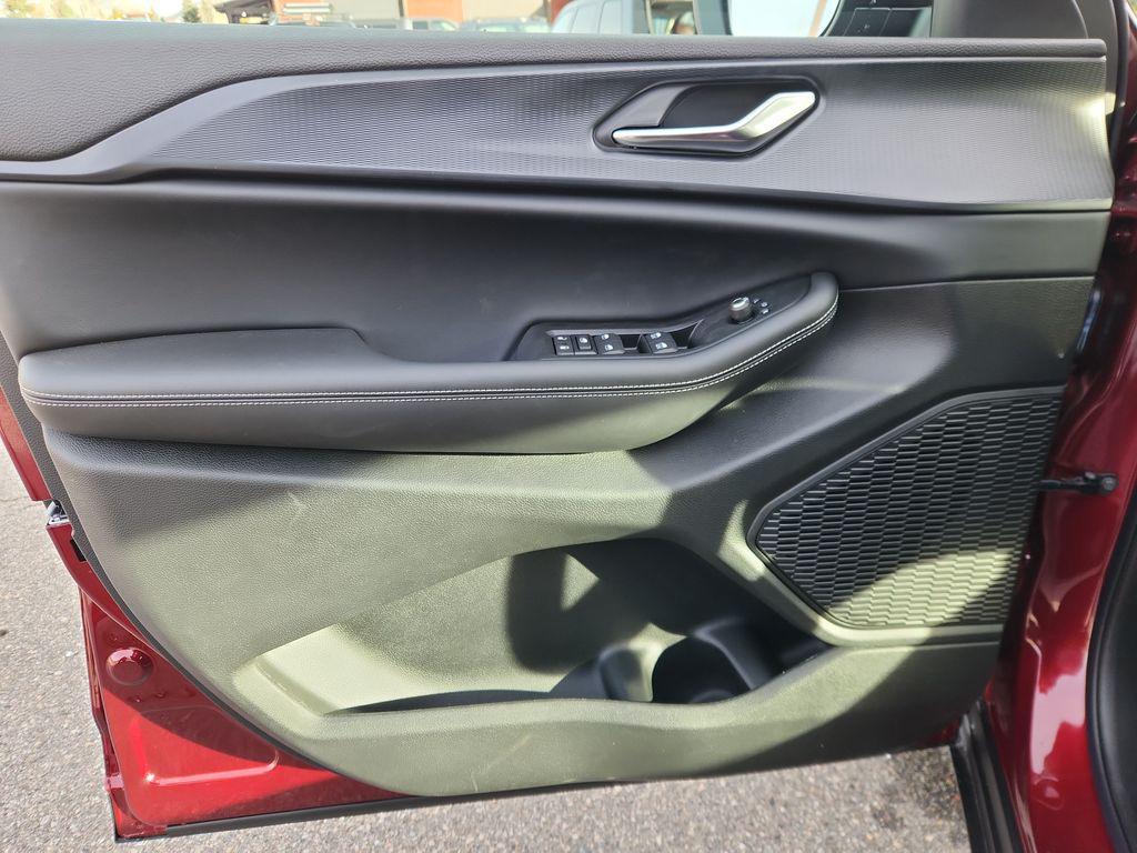 new 2025 Jeep Grand Cherokee car, priced at $38,910