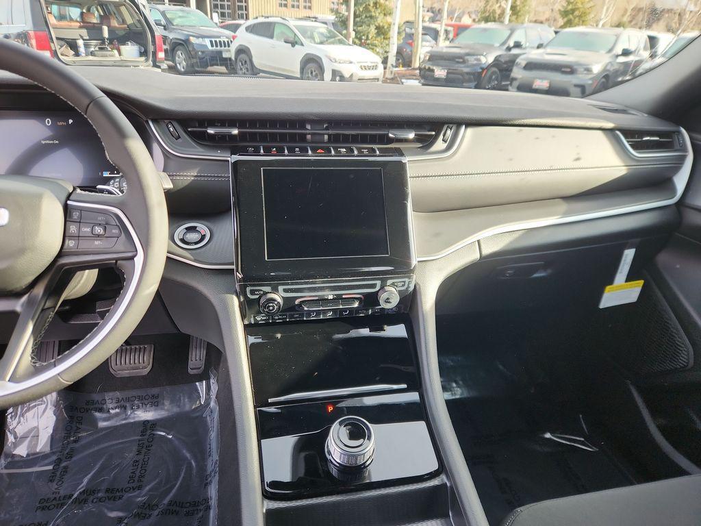 new 2025 Jeep Grand Cherokee car, priced at $38,910